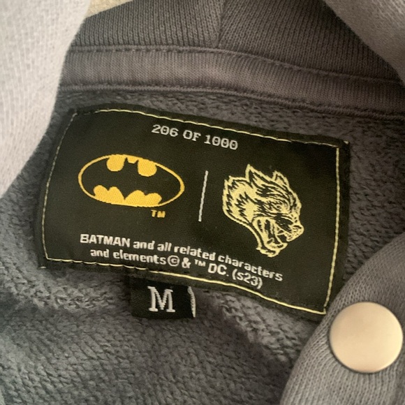 Darcsport. Born in Darcness Pierce Hoodie Batman DC WB Shield. Size M - Picture 7 of 9